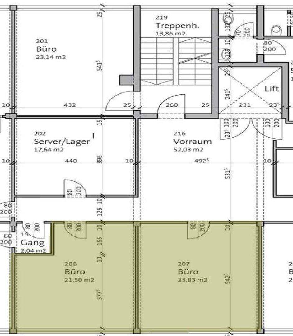 Detaillierter Grundriss mit Büroräumen, Serverraum, Treppenhaus und Aufzug.