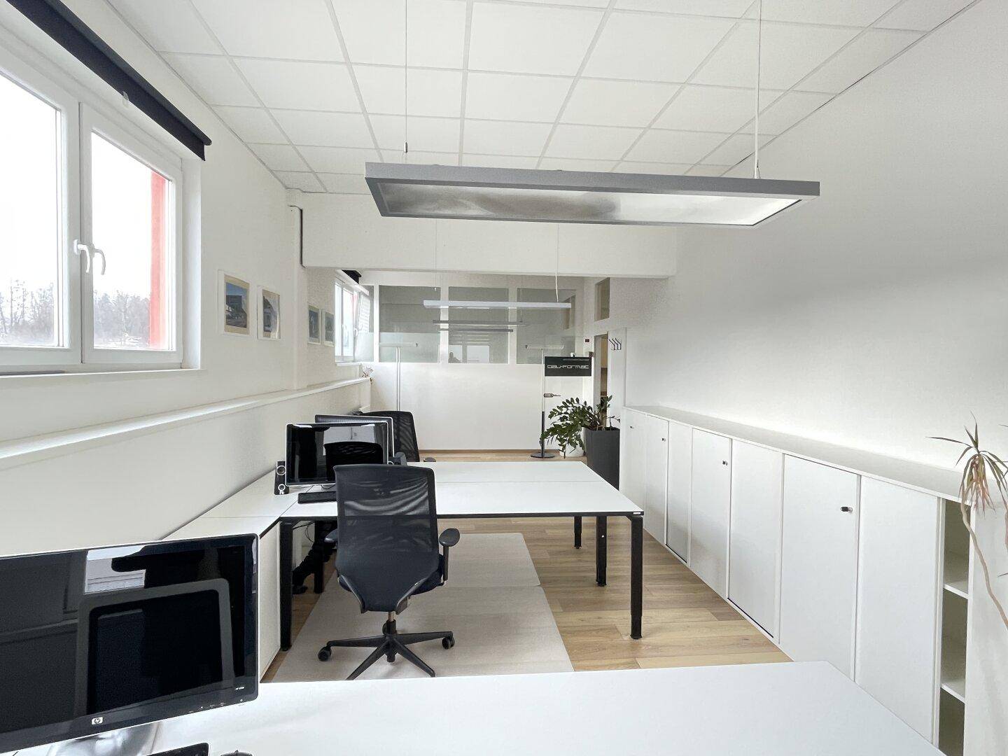 möbliertes Büro in Bürogemeinschaft – verkehrsgünstige Lage nahe A1 Eugendorf - Ansicht 3