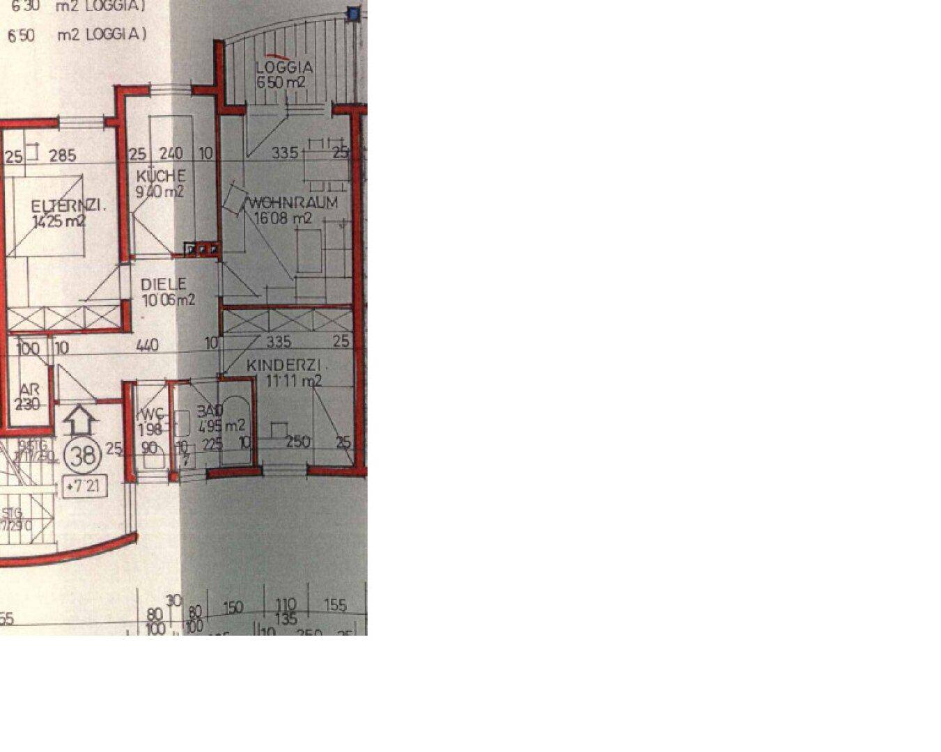 Grundrissplan mit Raumaufteilung, inklusive Loggia und Wohnraum.