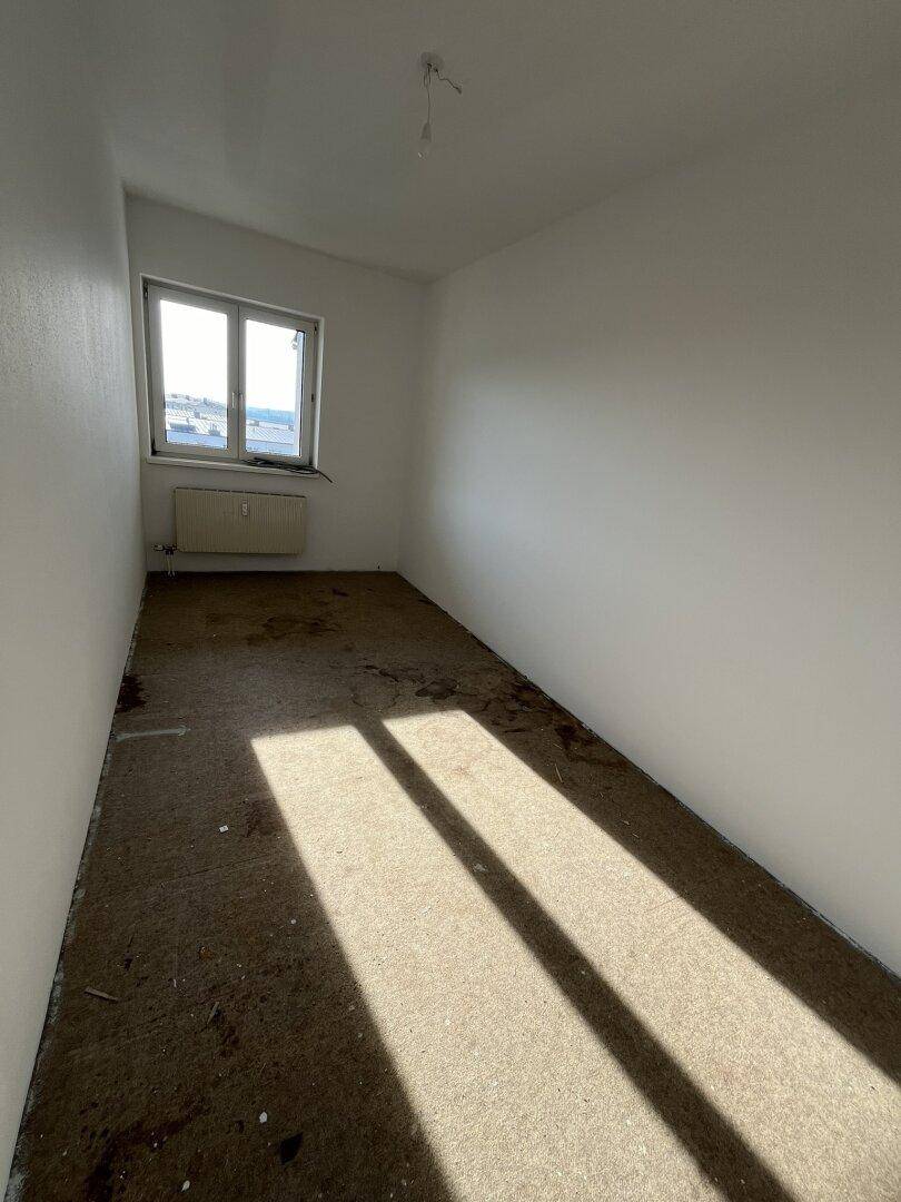 Charmante Maisonettewohnung mit 95 m² inkl. Loggia in Enns! Adaptierungsbedürftig mit großem Potenzial! - Mehr