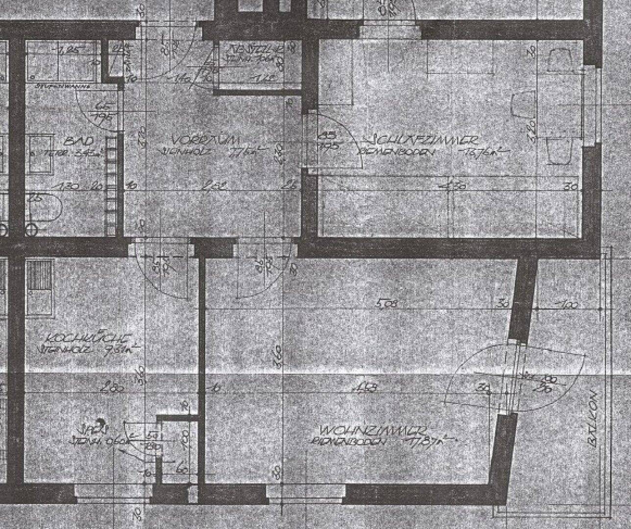 Detaillierter Grundriss einer Wohnung mit Wohnzimmer, Schlafzimmer, Küche und Balkon.