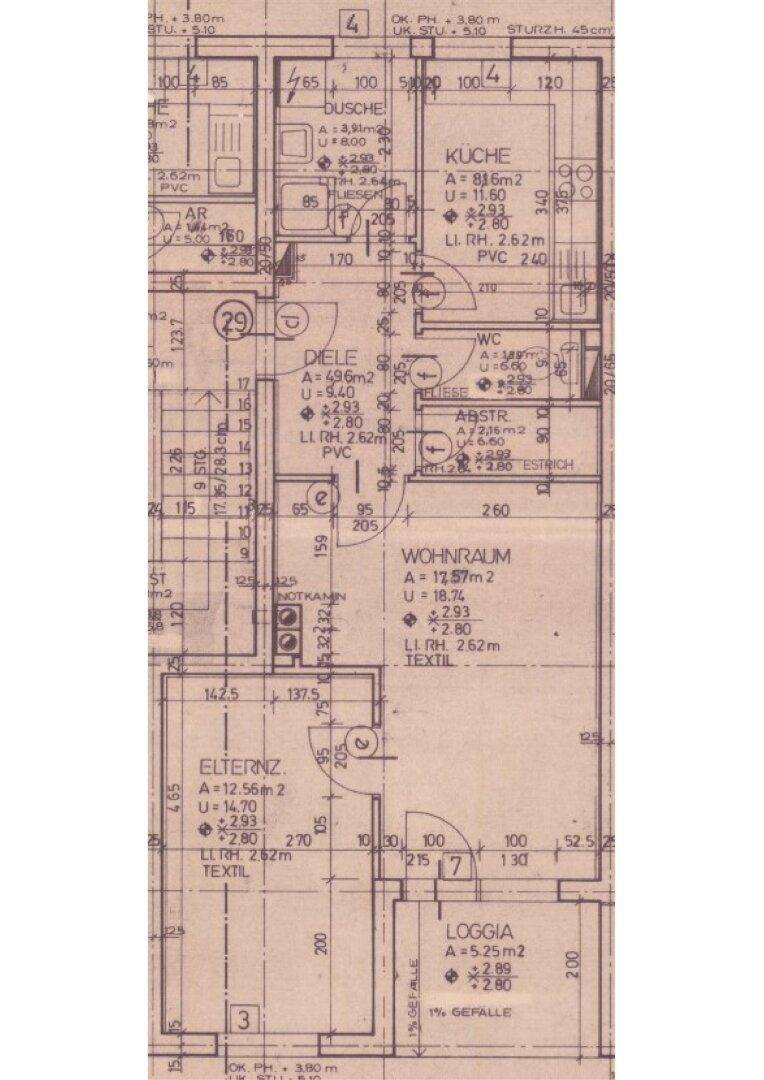 Grundrissplan einer Wohnung mit separater Küche, Wohnzimmer, Schlafzimmer, Bad mit Dusche, separatem WC und Loggia.