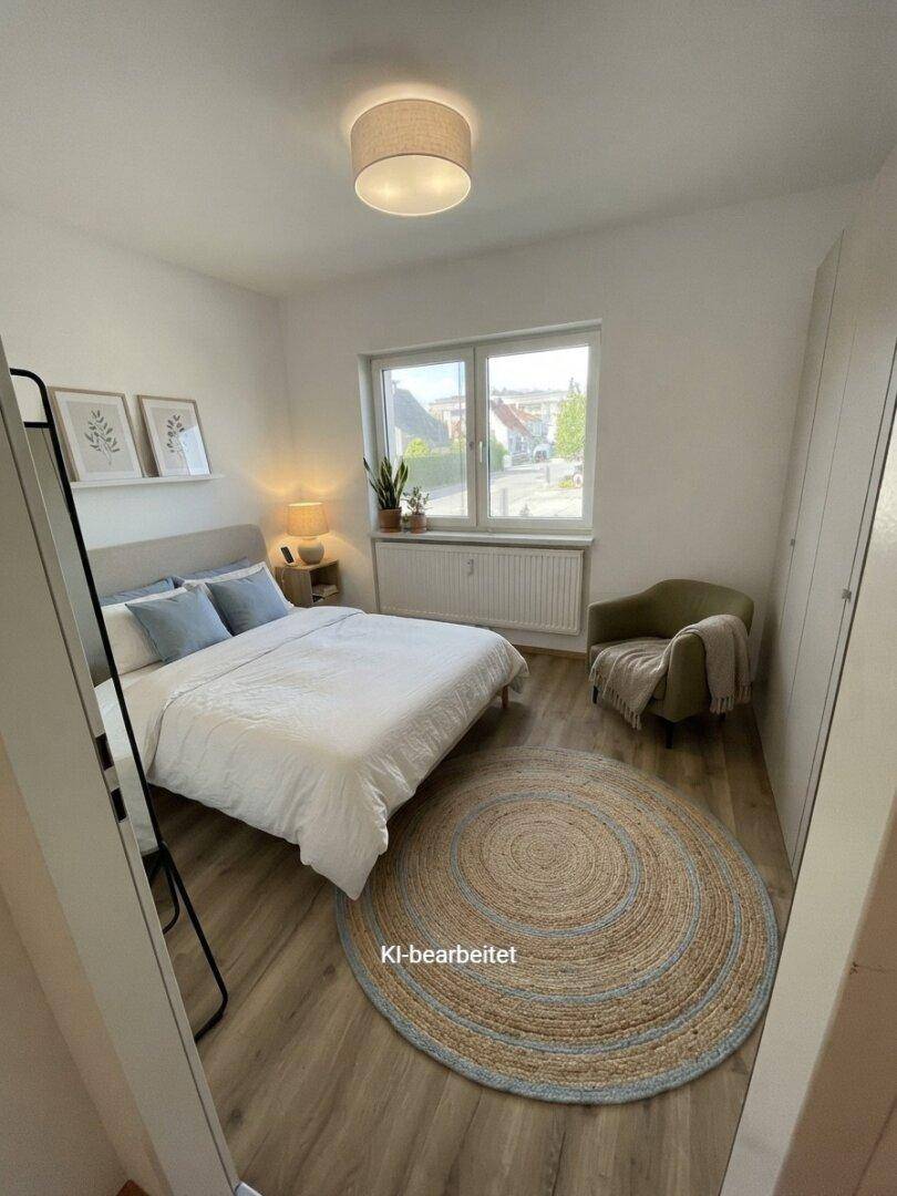 Helles Schlafzimmer mit Doppelbett, Nachttisch, Teppich und Fenster, KI-bearbeitet.