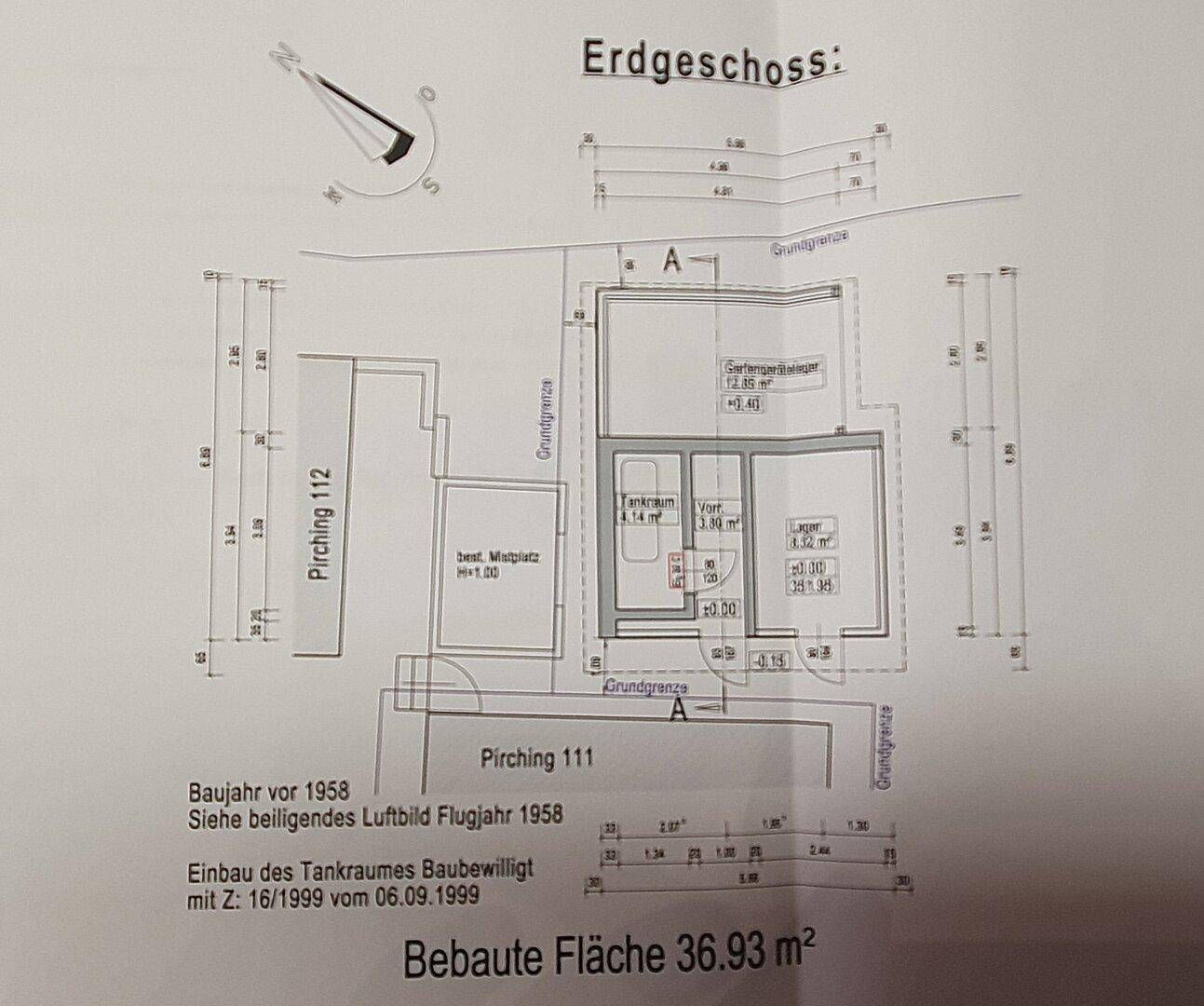 Grundriss des Erdgeschosses mit Tankraum, Vorraum und Lagerflächen, Baujahr vor 1958.