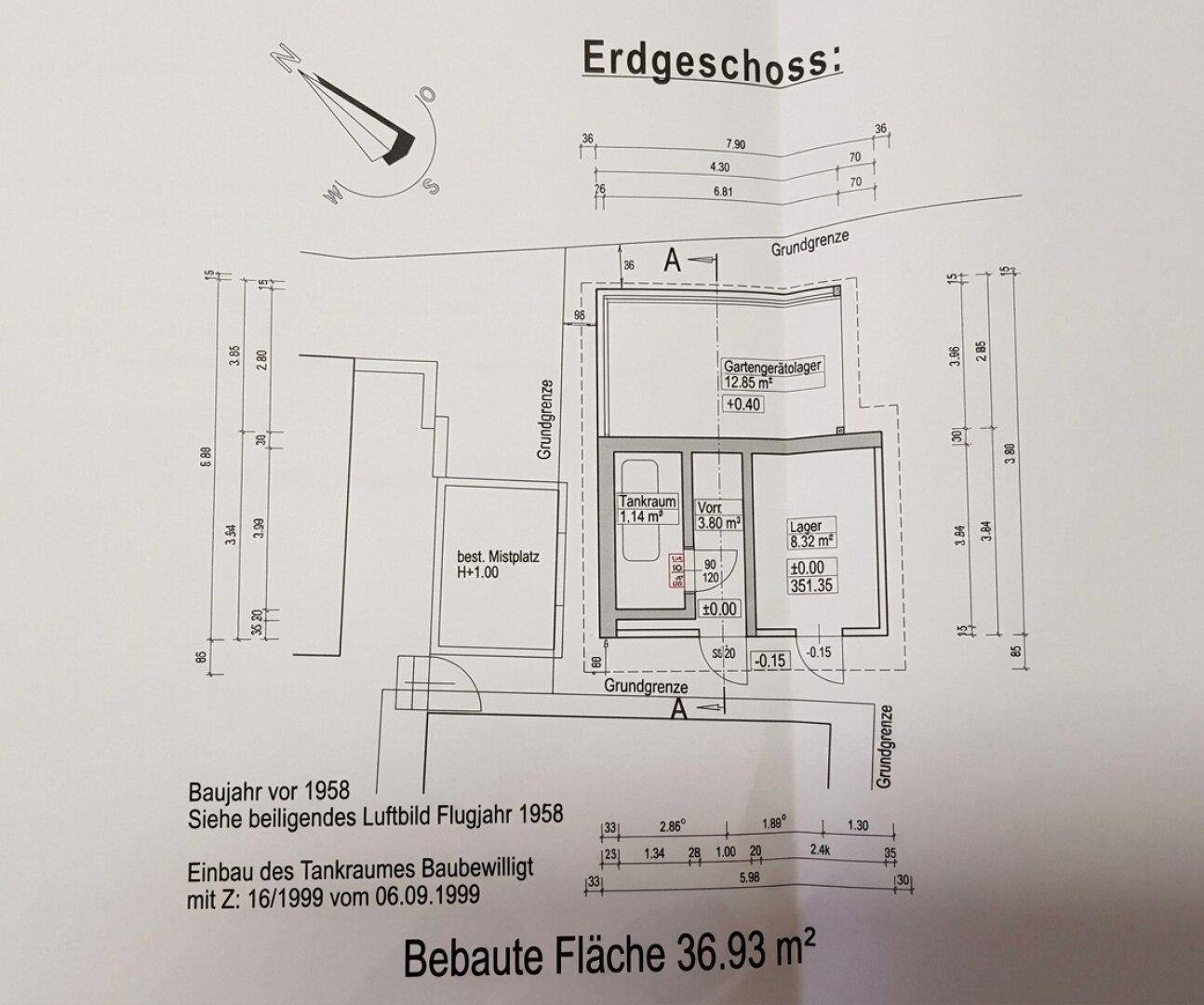 Grundriss des Erdgeschosses mit Details zu Lagerflächen, Tankraum und Gartengerätelager.