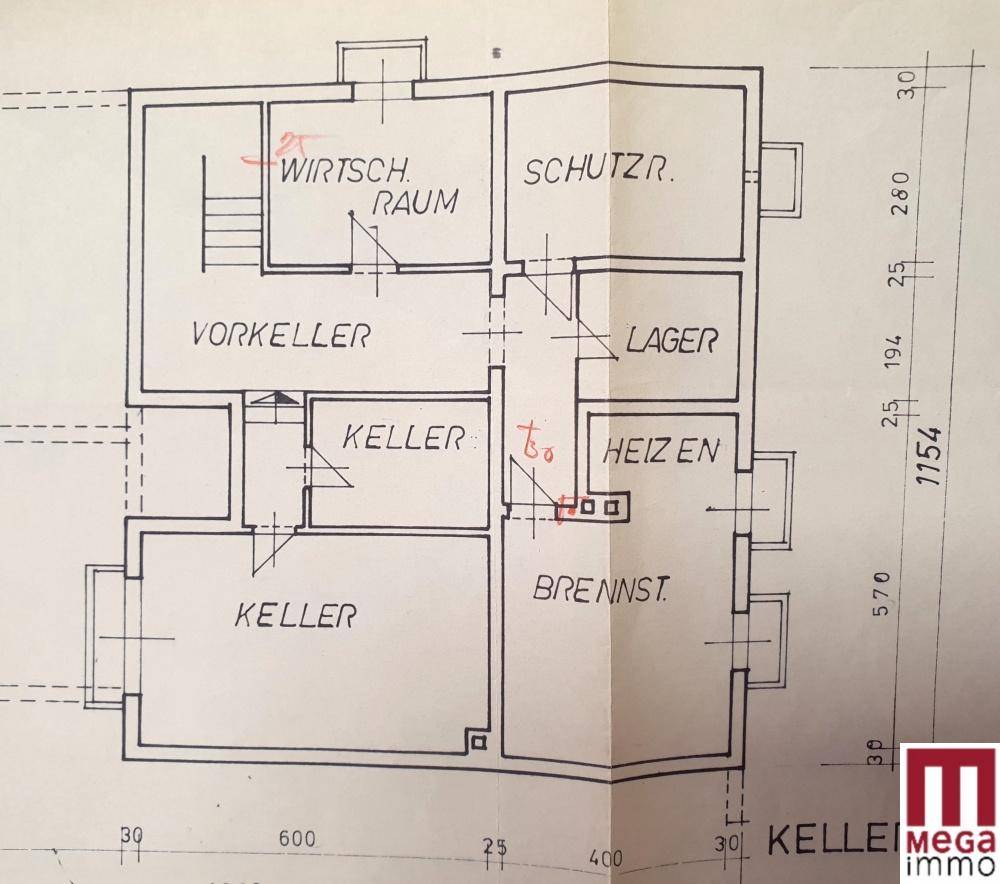 Grundriss des Kellergeschosses mit verschiedenen Kellerräumen, Wirtschaftsraum und Heizungsbereich.