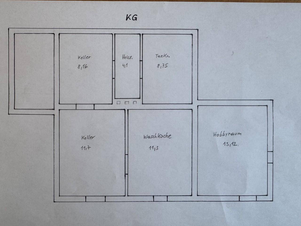 Grundriss des Kellergeschosses mit mehreren Kellerräumen, Heizraum, Waschküche und Hobbyraum.