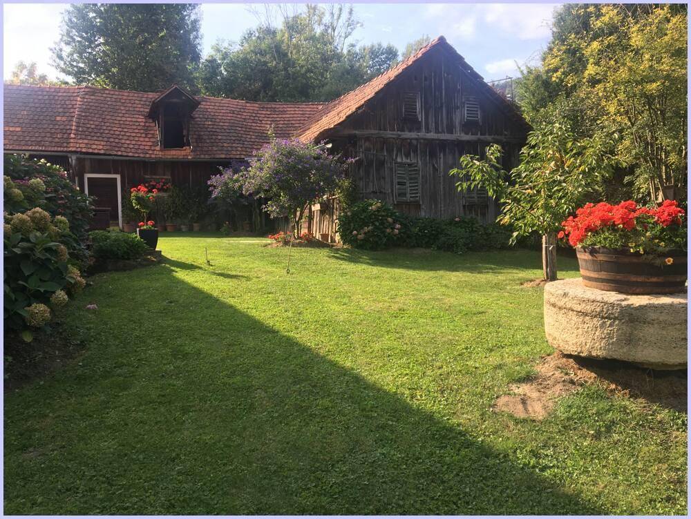 Bauernhaus - Wohnhaus mit Nebengebäude, teilw.saniert. Carport. Innenhof, St. Anna/Gießelsdorf. - Więcej