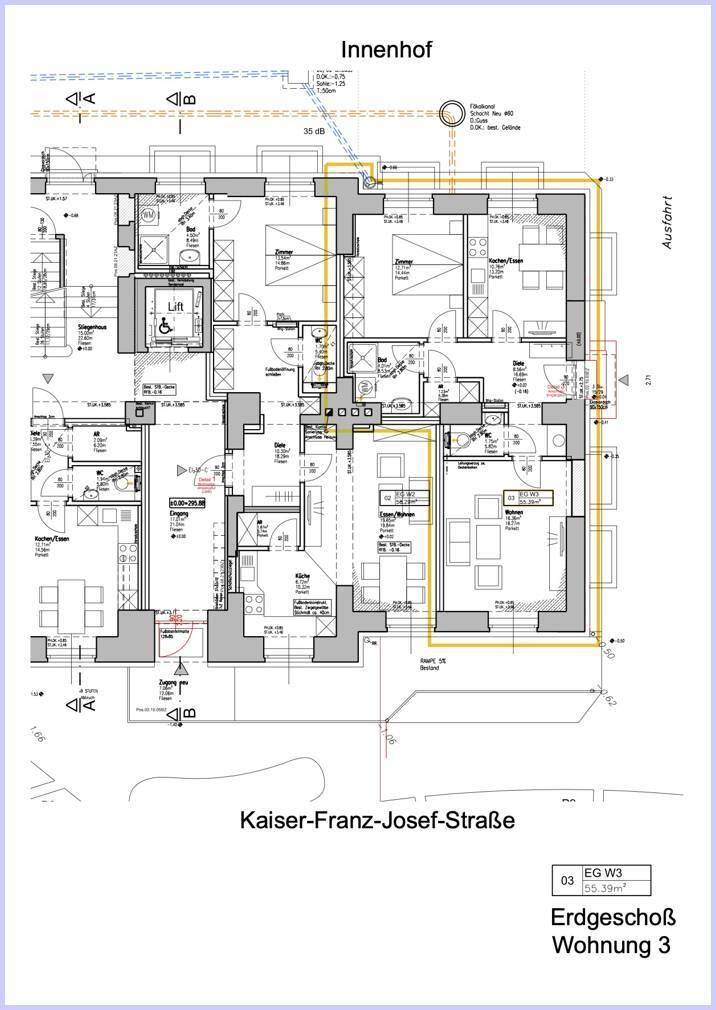 Grundriss der Erdgeschosswohnung mit mehreren Zimmern und Zugang zum Innenhof.