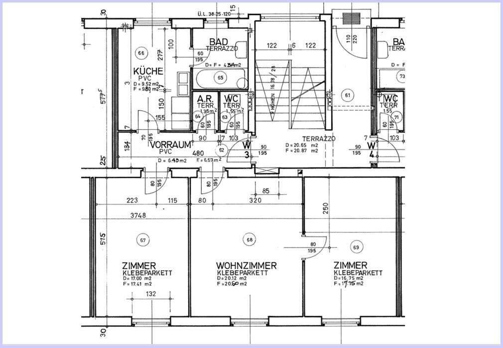 Detaillierter Grundriss mit Raumaufteilung, Flächenangaben und Terrassenbereichen.