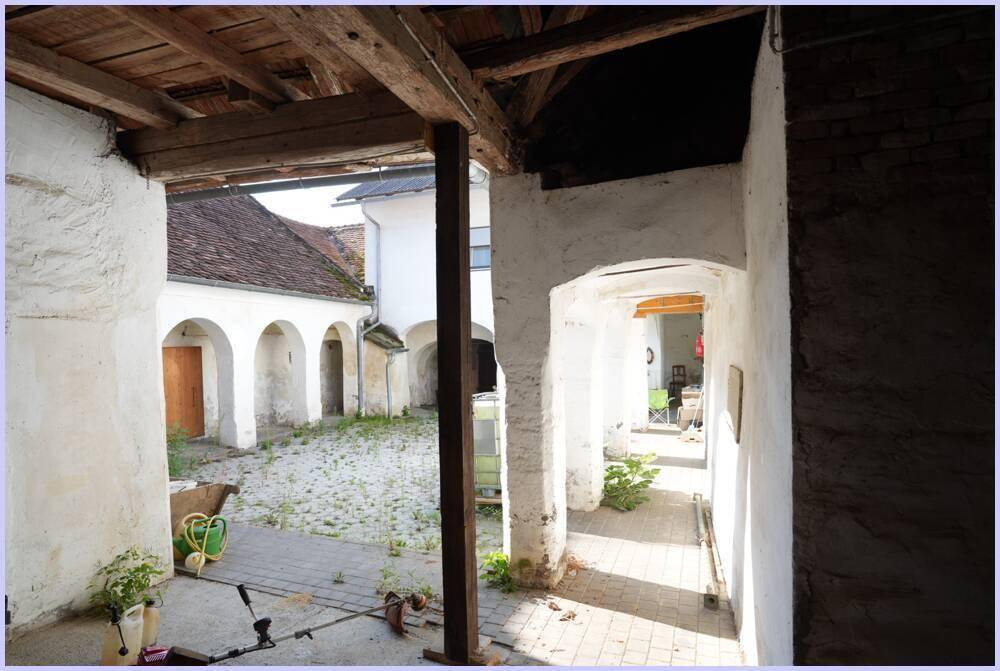 Innenhof-Arkaden