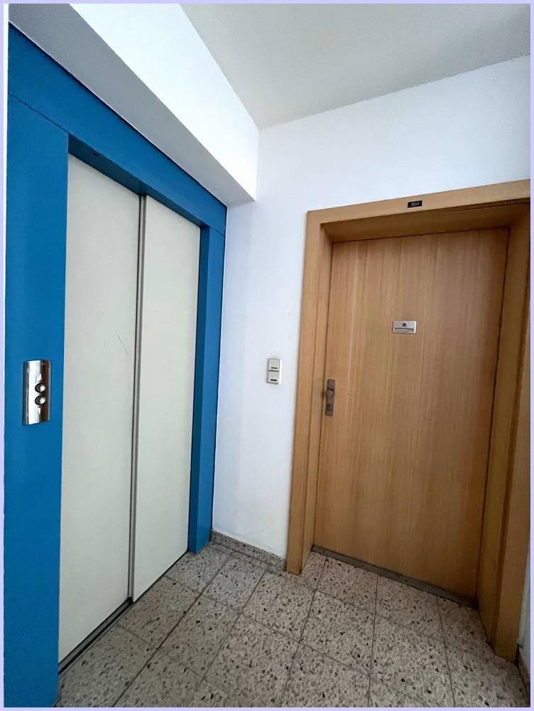 Stiegenhaus-Wohnungstüre