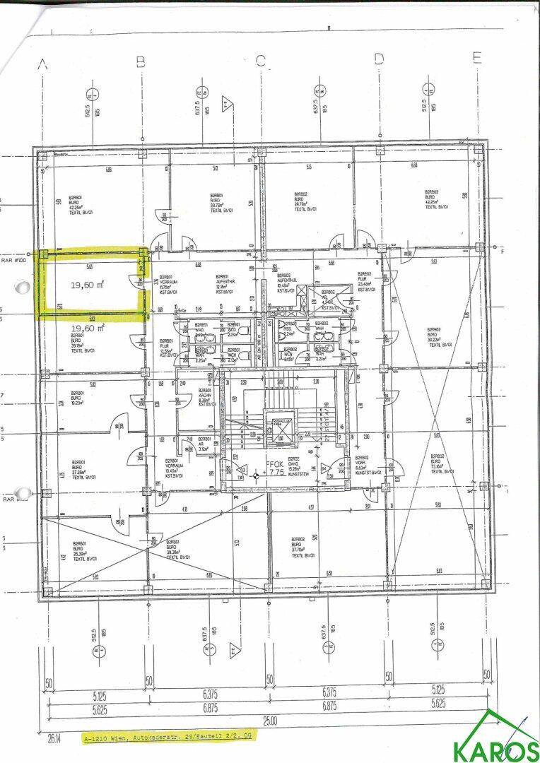 Detaillierter Grundriss eines Bürogebäudes mit verschiedenen Büroeinheiten und Flächenangaben.