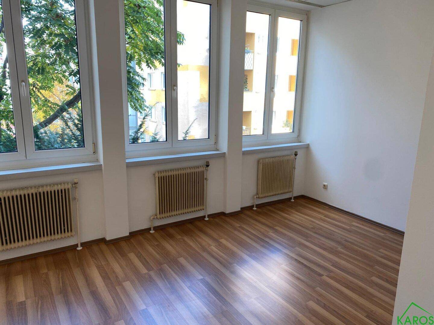 https://pictures.immobilienscout24.de/prod.www.immobilienscout24.at/pictureserver/loadPicture?q=70&id=012.0012000001E84EM-1730373664-b67420509ec64f788d998a1e0a673723