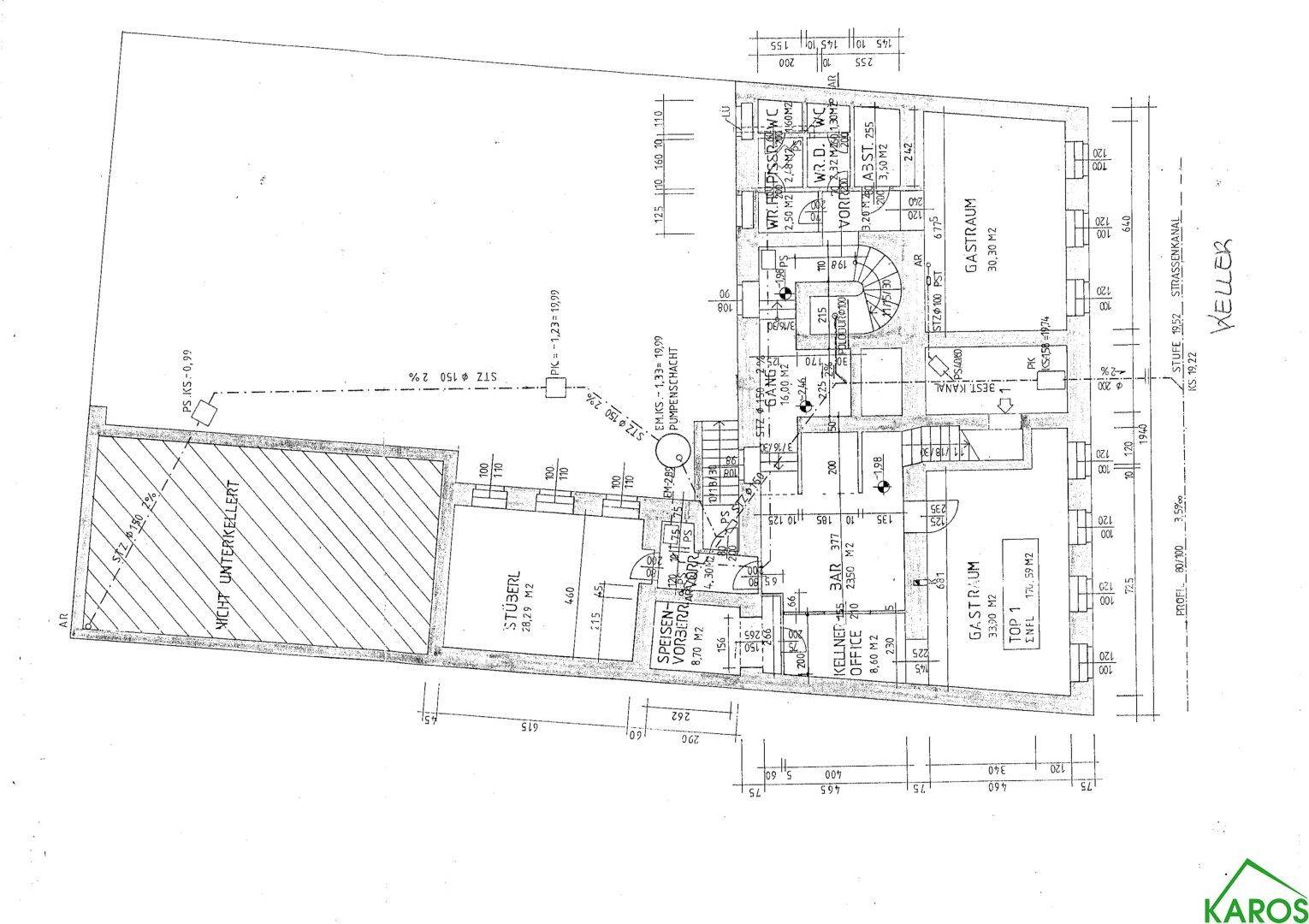 Detaillierter Grundrissplan eines Gebäudes mit Gasträumen, Büroflächen und Kellerbereichen.