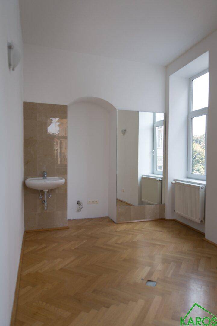 BÜRO UNMÖBLIERT