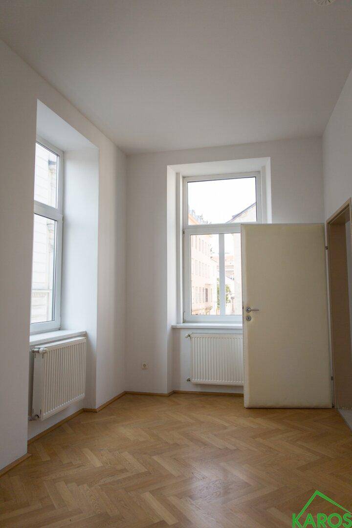 BÜRO UNMÖBLIERT