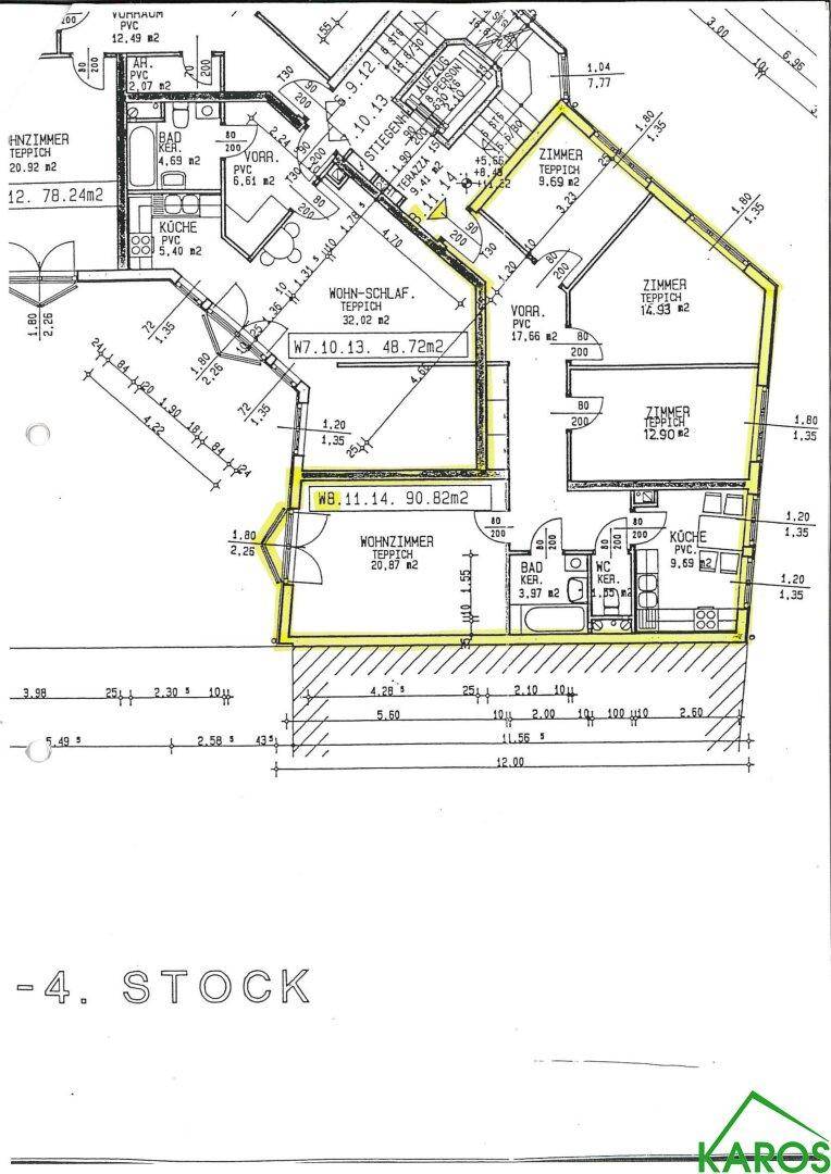 Grundrissplan einer Wohnung im 4. Stock mit mehreren Zimmern und Balkonzugang.