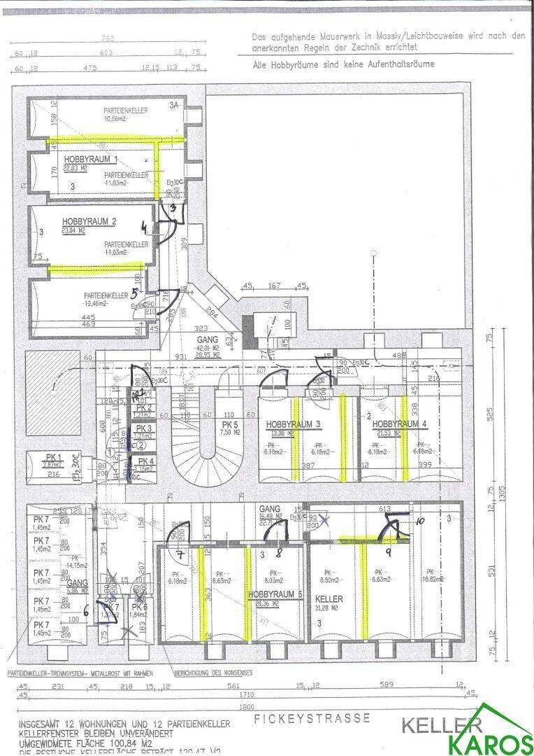 Grundriss eines Untergeschosses mit mehreren Hobbyräumen, Kellern und Parkplätzen.