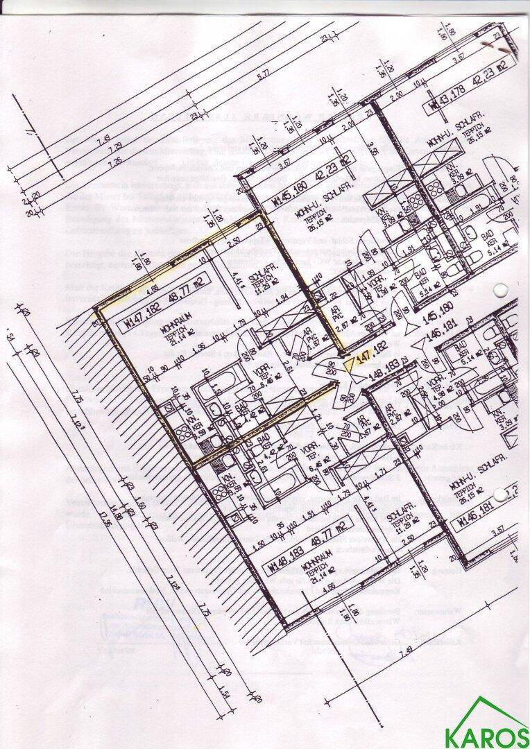 Detaillierter Grundrissplan einer Wohneinheit mit Raumaufteilung und Maßen.