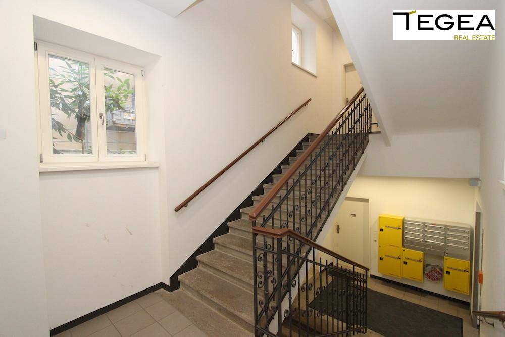 23_wohnung_wien_5_wiedner_hauptstrasse_miete_altbauwohnung_balkon_stiegenhaus