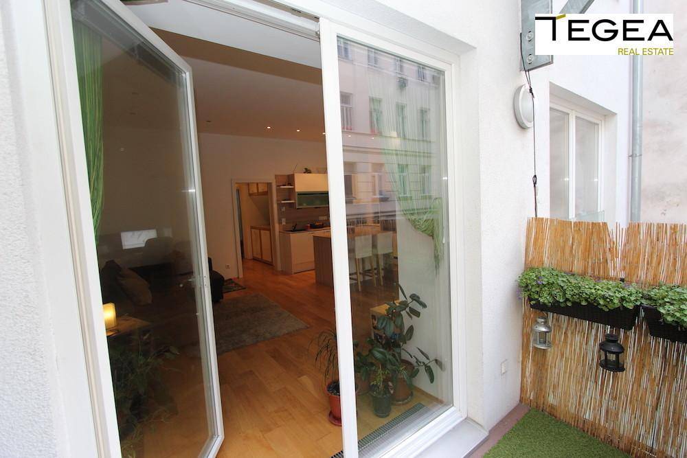 04_wohnung_wien_5_wiedner_hauptstrasse_miete_altbauwohnung_balkon_balkonblick wohnzimmer