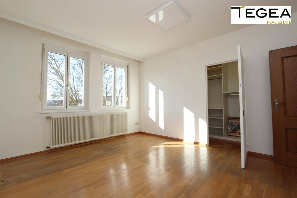 36_haus_eigentum_hagenbrunn_stadthaus_zimmer 4 mit garderobe