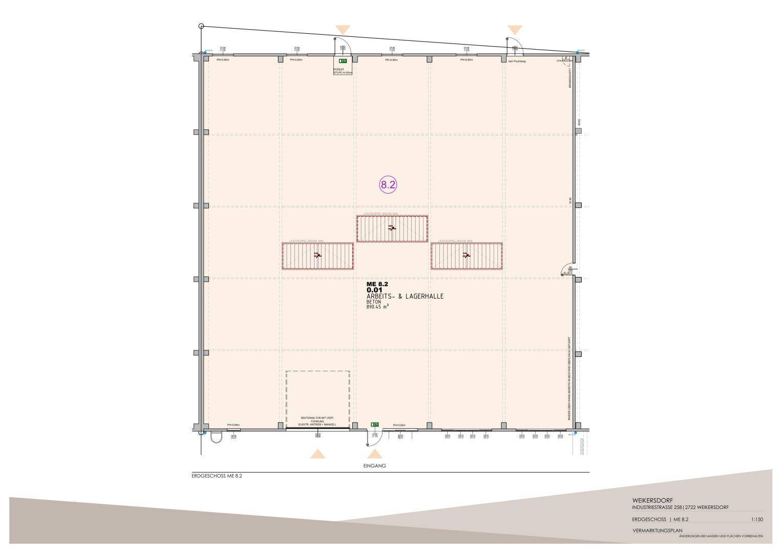 Grundriss einer großen Arbeits- und Lagerhalle mit Eingangsbereich und internen Strukturen.