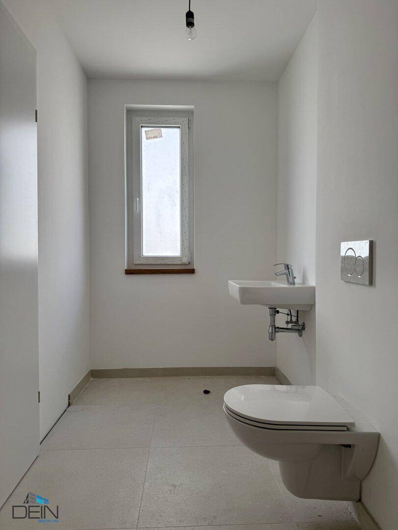 LETZTES HAUS! TRAUMHAFTES 5 ZIMMER REIHENHAUS MIT EIGENGARTEN UND STELLPLATZ NÄHE U6 PERFEKTASTRASSE! - Mehr