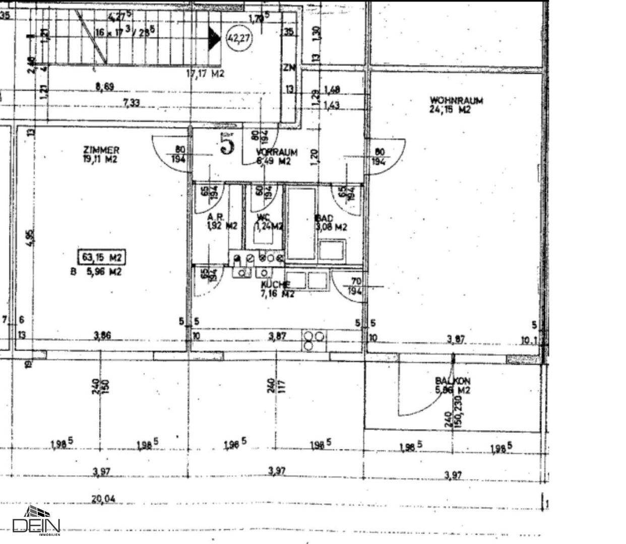 Grundriss der Wohnung mit Wohnraum, Küche, Bad, WC und Balkon.