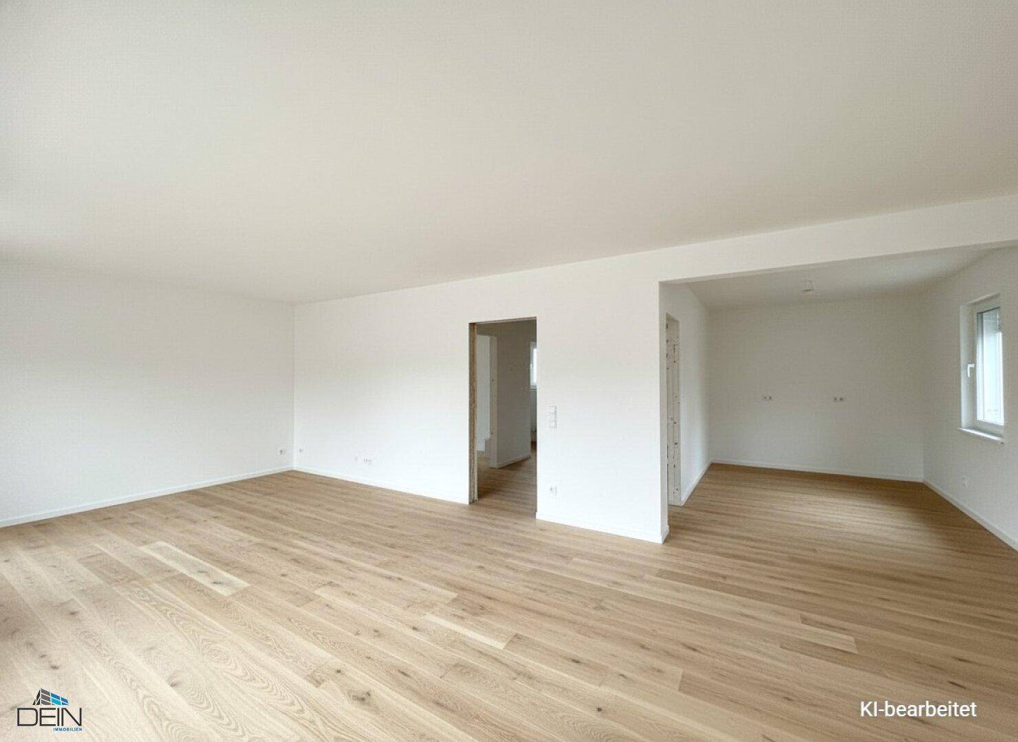 Heller, offener Wohnbereich mit neu verlegtem Holzparkettboden und weißen Wänden.