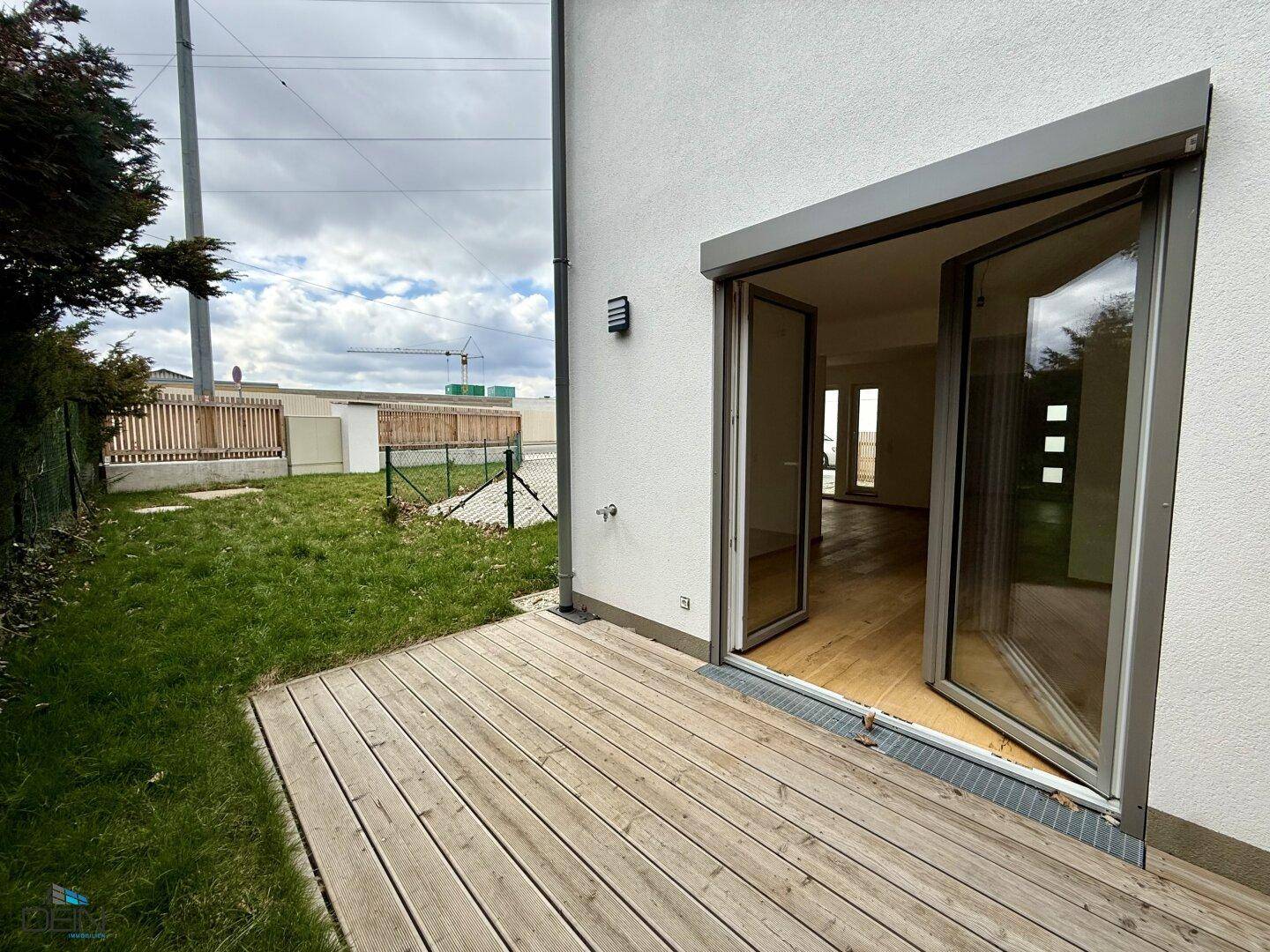 LETZTES HAUS! TRAUMHAFTES 5 ZIMMER REIHENHAUS MIT EIGENGARTEN UND STELLPLATZ NÄHE U6 PERFEKTASTRASSE! - Ansicht 3