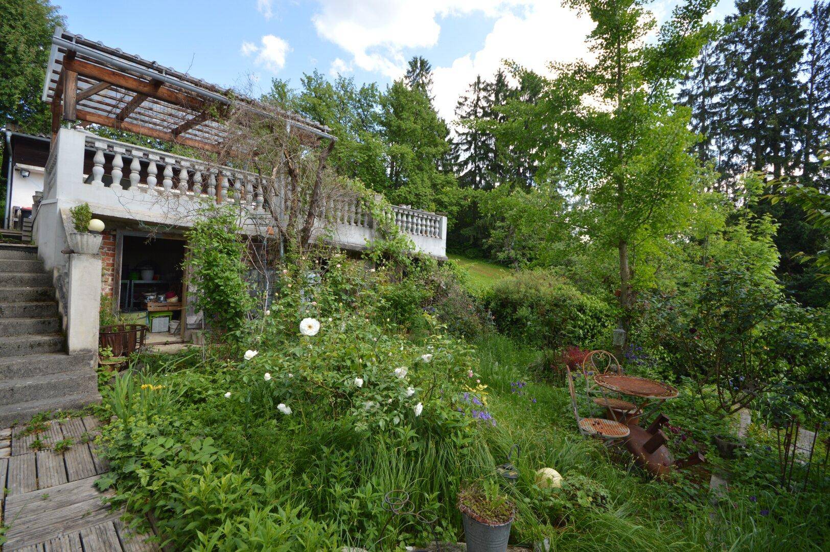 Lagerraum unter Terrasse