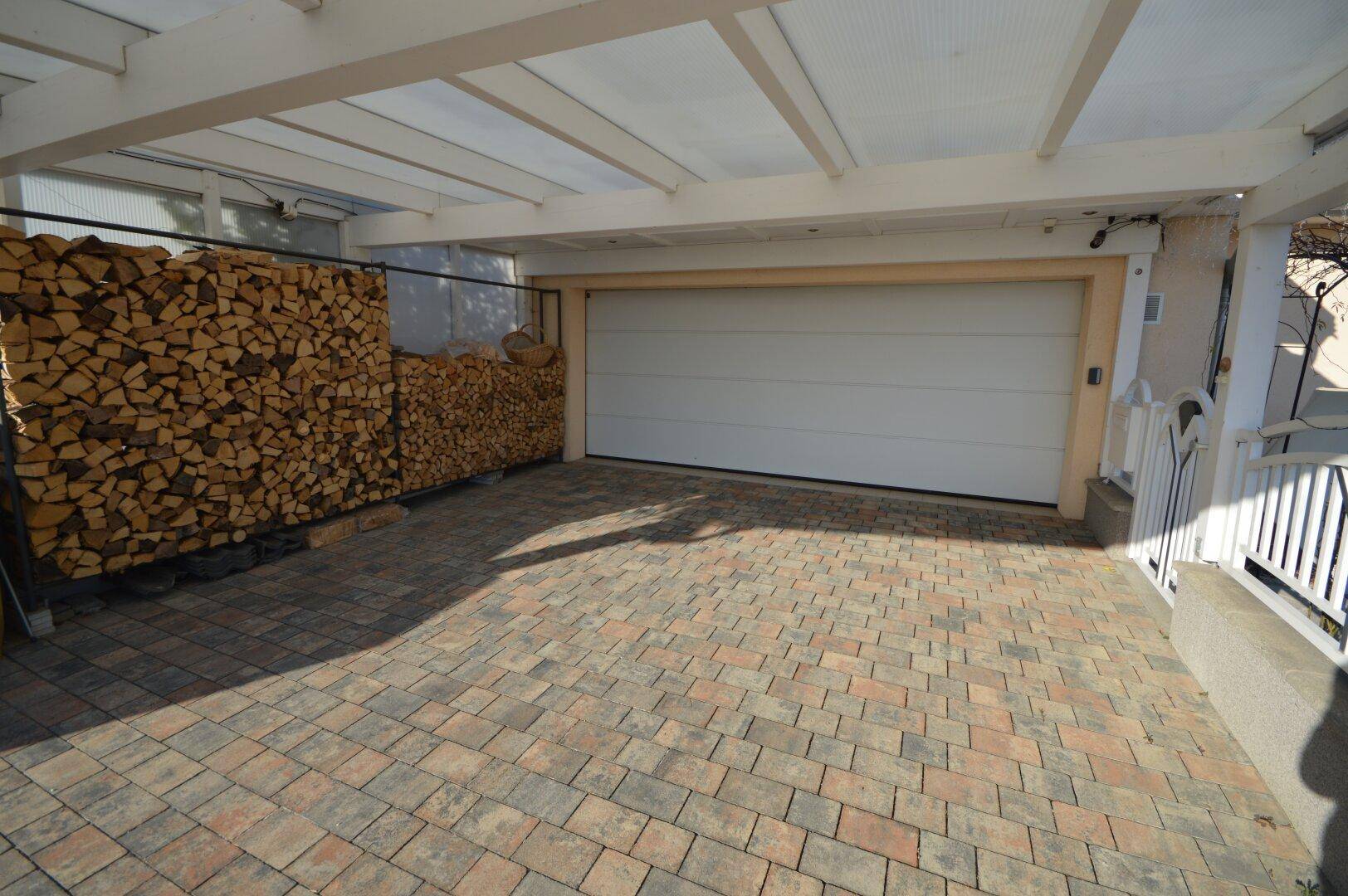 Garage mit Carport