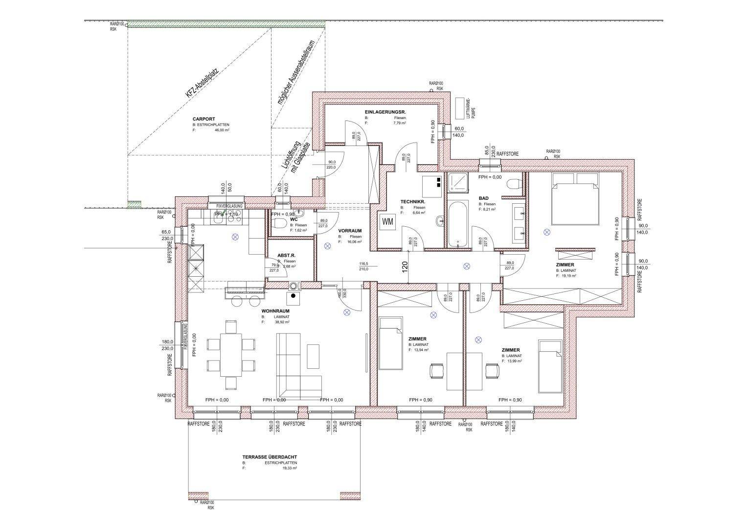 Technischer Grundriss eines Einfamilienhauses mit detaillierten Raummaßen, Carport-Anschluss und Terrassenbereich.