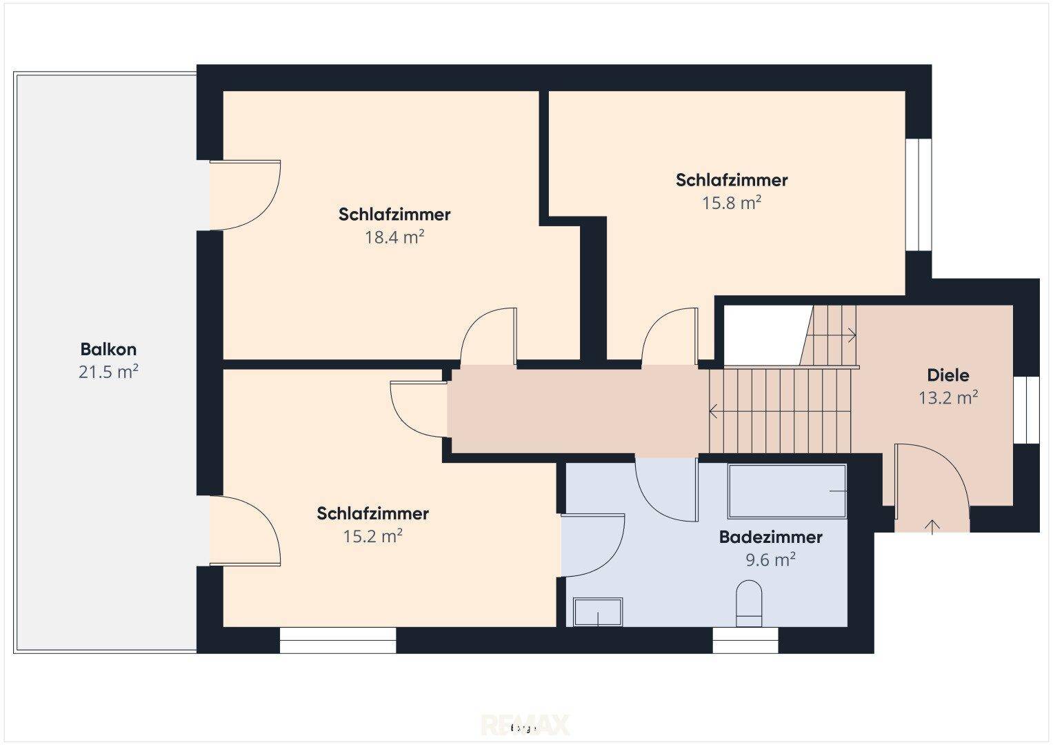 Grundriss des Obergeschosses mit drei Schlafzimmern, Badezimmer und großem Balkon.