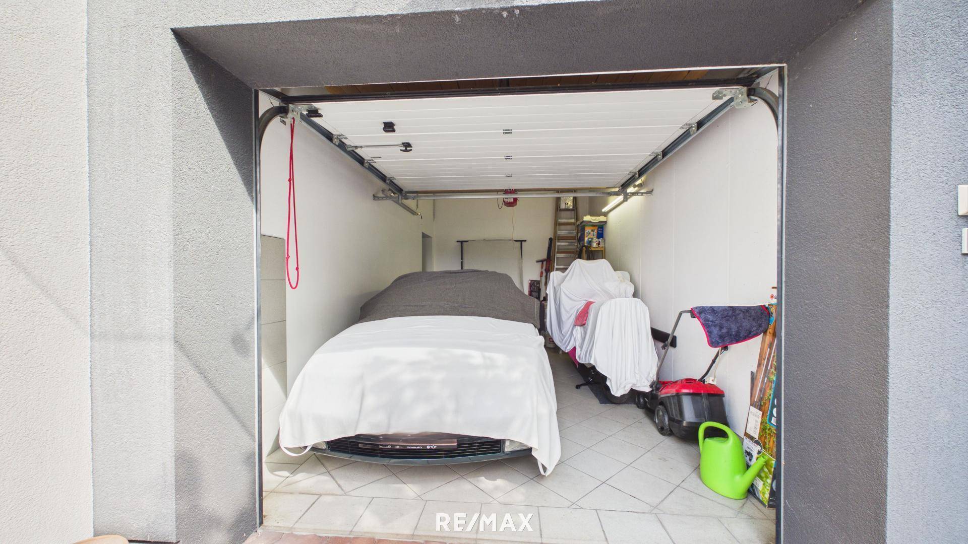 Garage untere Einfahrt