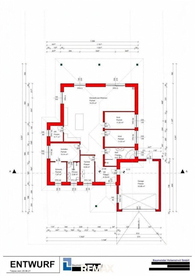 Detaillierter Grundriss des Erdgeschosses mit Raumaufteilung und Maßen.