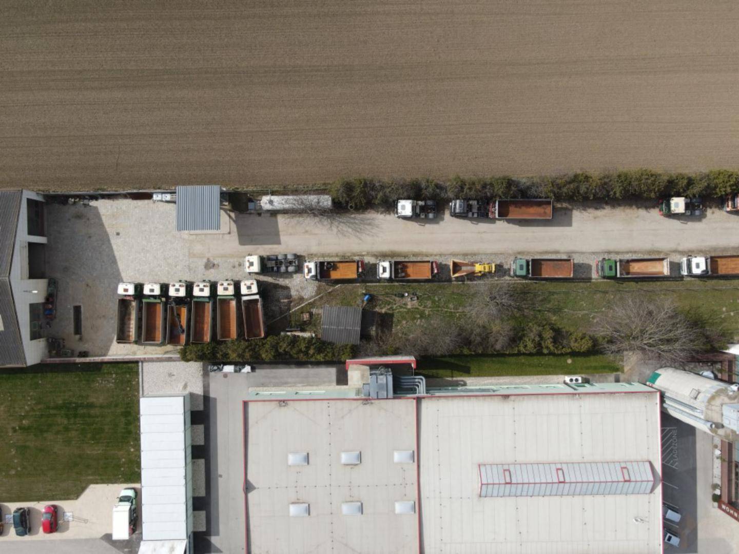 Waschplatz/Tankstelle/Stellfläche