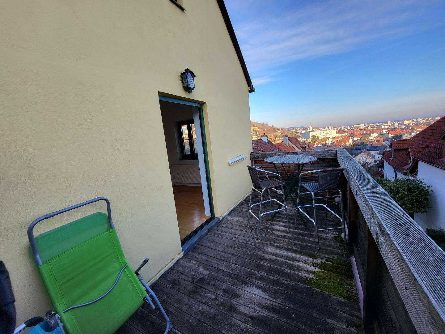 Balkon mit Ausblick in die Weinberge