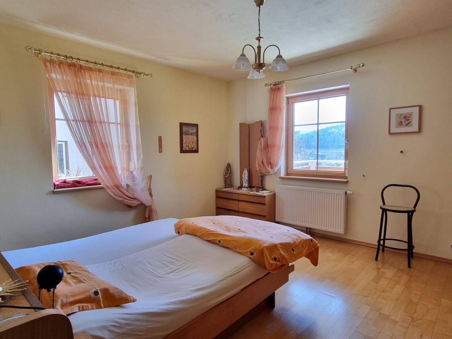 Zimmer 1, EG