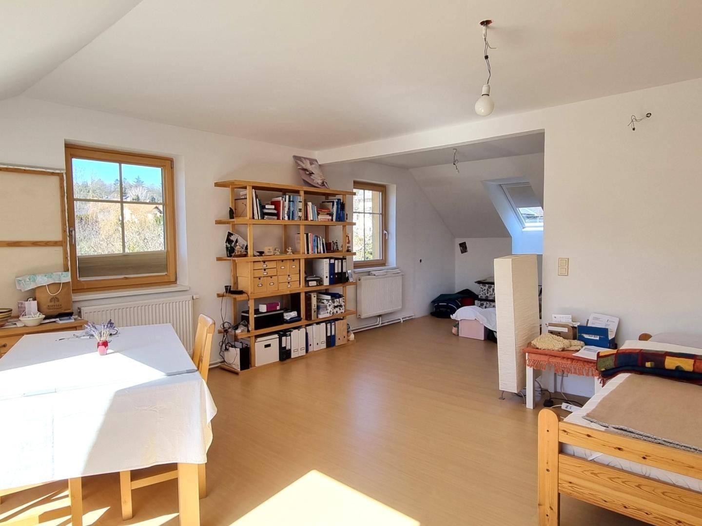 Zimmer 1, DG
