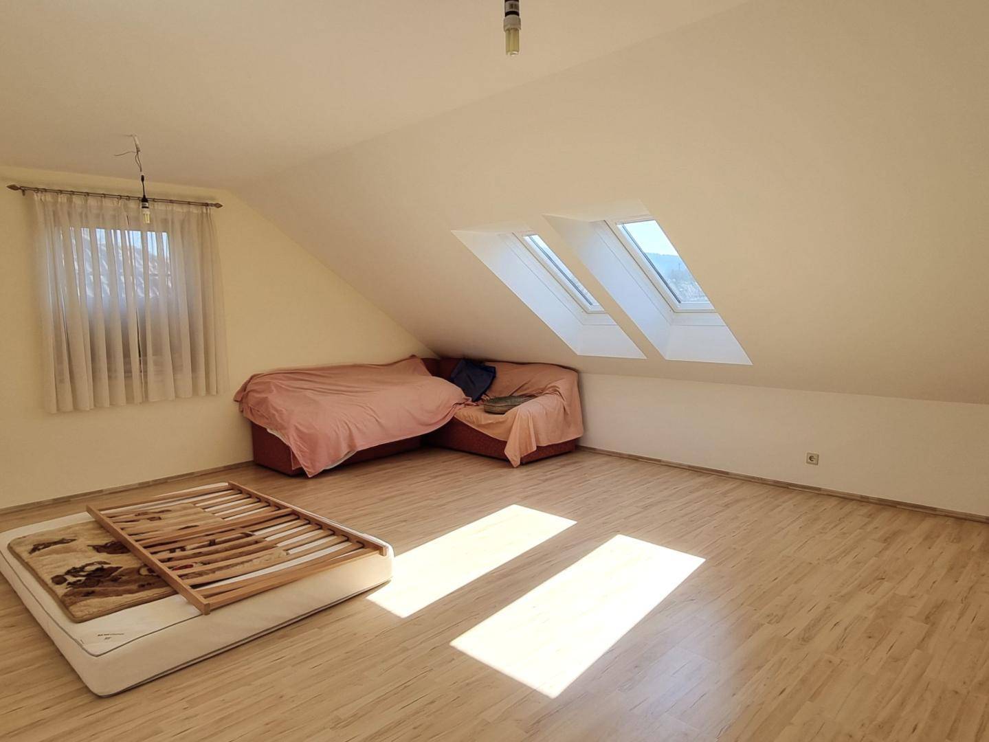 Zimmer 2, DG