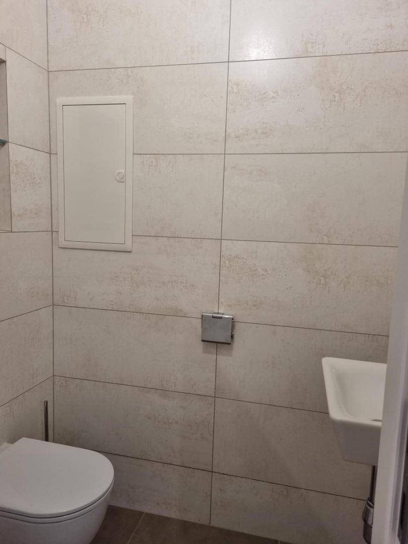 WC mit Handwaschbecken