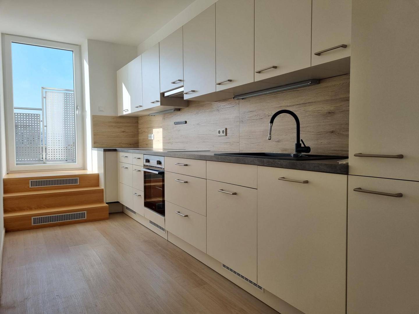 Küche mit Terrassenausgang