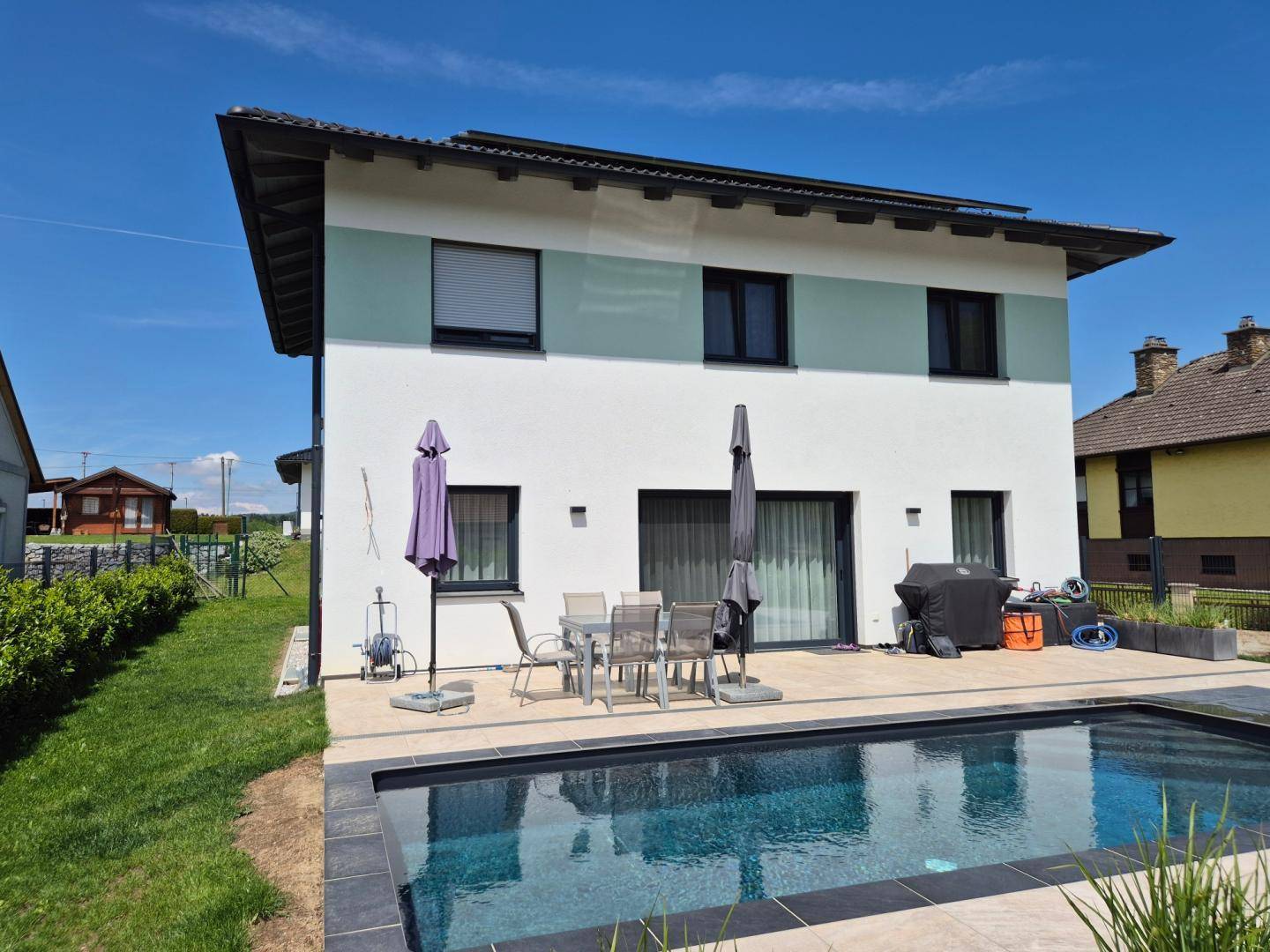 Ansicht mit Pool