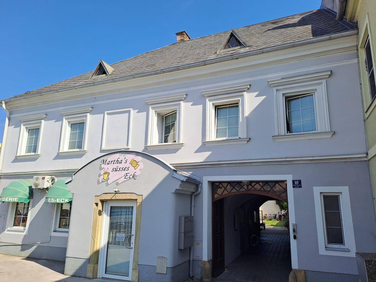 Straßenfront