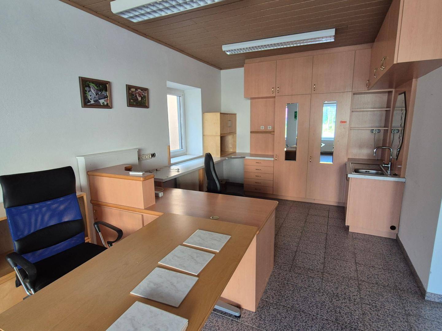 Büro und Teeküche