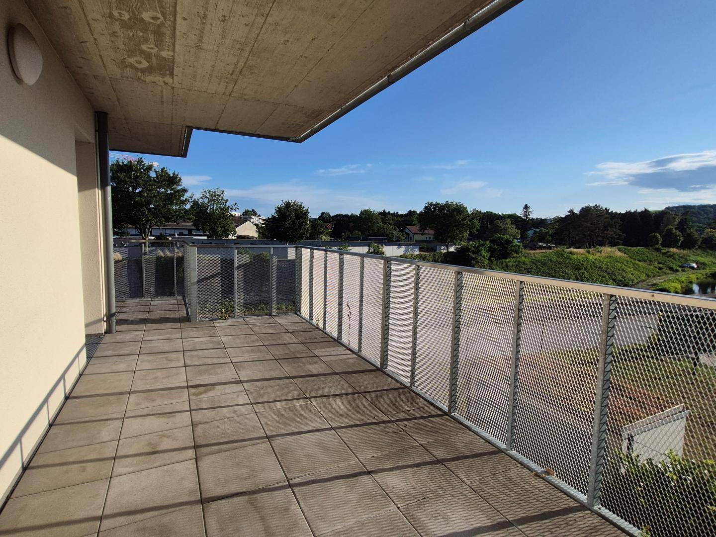 westseitige Terrasse