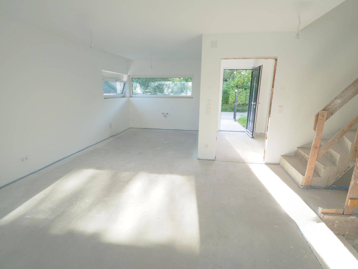 Blick gegen Küche und Vorraum